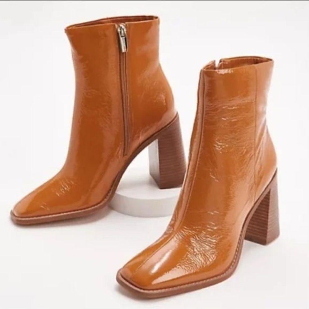 NWOB Vince Camuto Eshera Boots